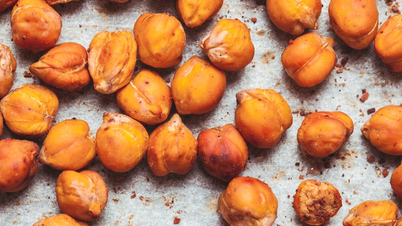 A fresh out-of-the-oven pan of roasted chickpeas.