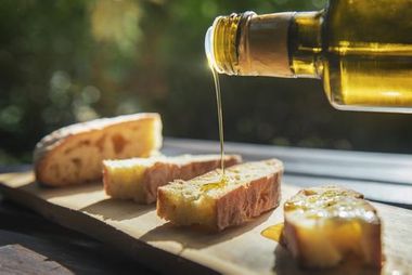 What is the Best Olive Oil for Dipping Bread?